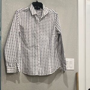 Jones New York Woman’s BlouseWhite and Blue Patterned